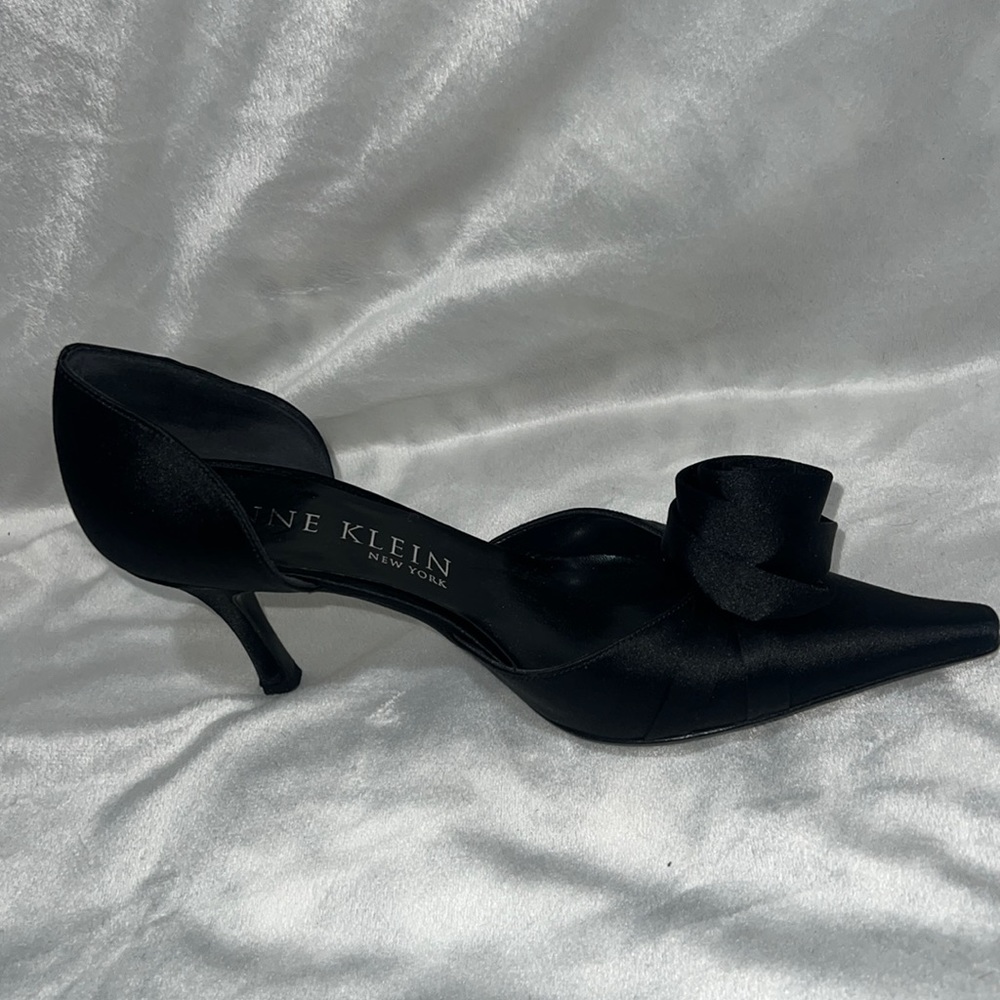 Brand New, Anne Klein, Black Satin Heels with Flower, Size 7